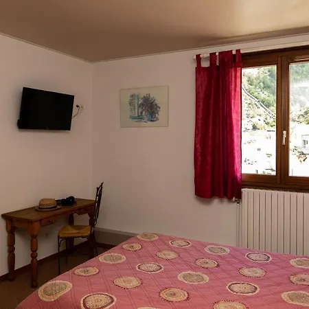De La Mairie LʼArgentière-la-Bessée